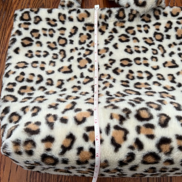 NWT Large Faux Fur Leopard Tote Bag - Picture 3 of 6